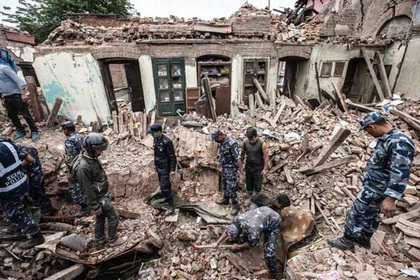 عکس‌هایی تکان دهنده از زلزله نپال