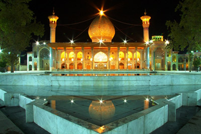  چرا به امامزاده احمدبن موسی شاهچراغ در شیراز، شاه چراغ می گویند؟ 