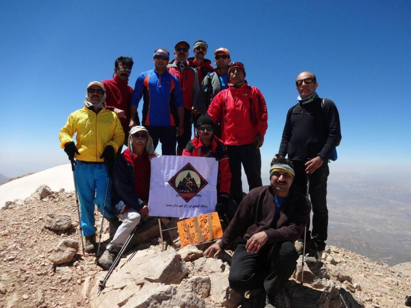 تیم ۱۱نفره از کوهنوردان باشگاه راخ شهرستان صحنه عازم منطقه دنا شدند + عکس