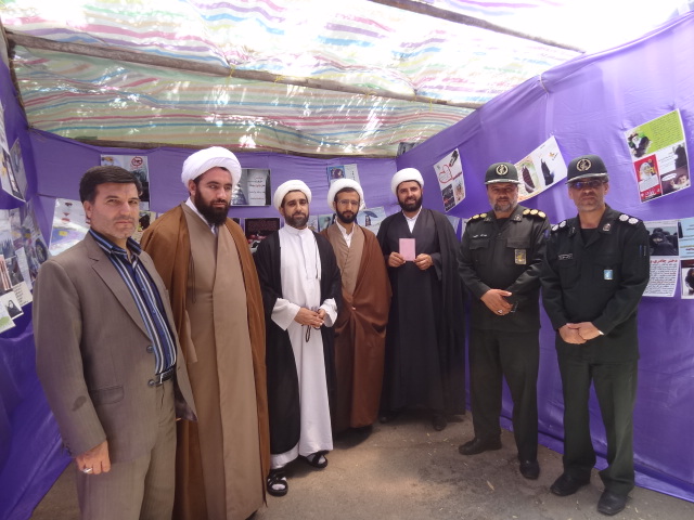 جمعی از مسئولین شهرستان صحنه از غرفه های عفاف و حجاب بازدید کردند + عکس