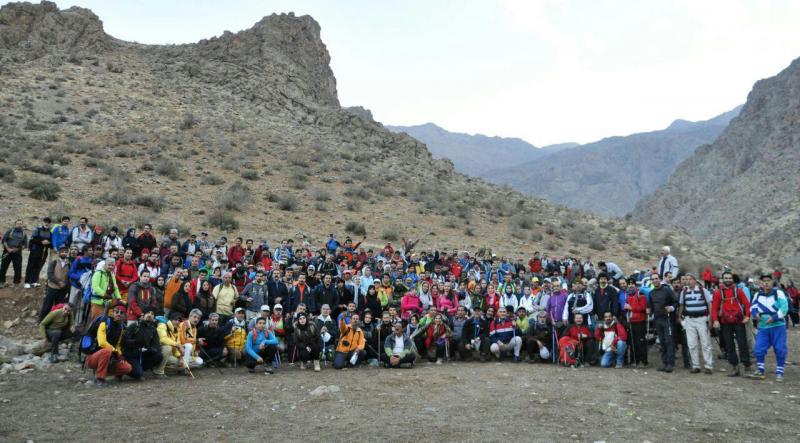 بیش از 340 کوهنورد استان کرمانشاه به منظور یادبود زنده یاد آرین پیری به قله دالاخانی صعود کردند