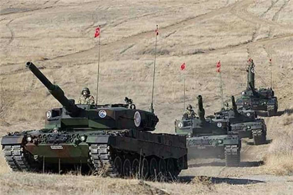انتقال تجهیزات نظامی جدید ترکیه در مرز با سوریه 