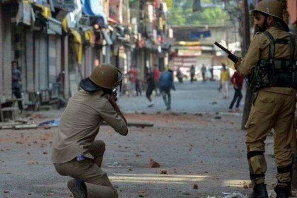 ۵ غیر نظامی در تیراندازی نیروهای هند در کشمیر کشته شدند