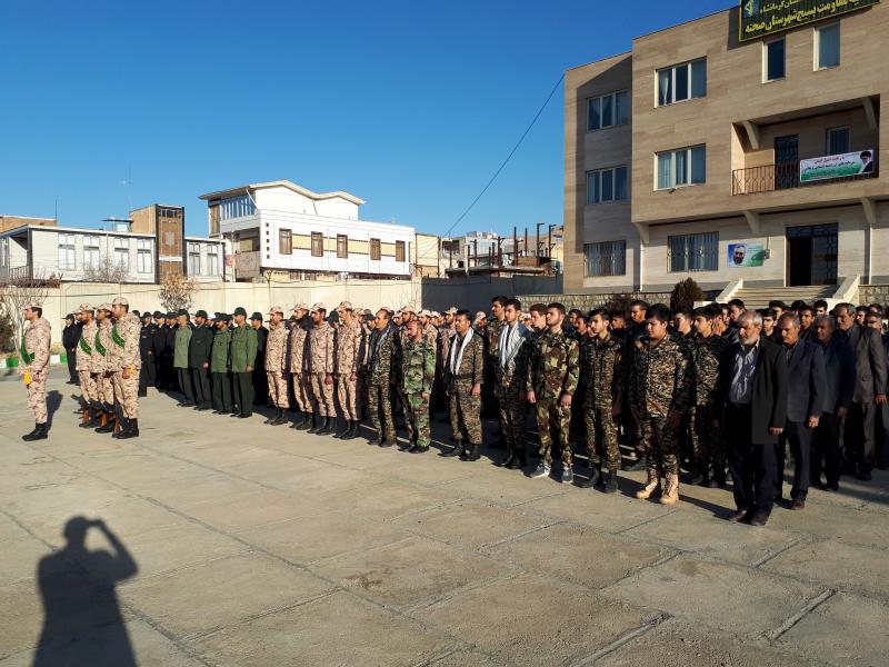 مراسم صبحگاه مشترک نیروهای نظامی و انتظامی در سپاه صحنه برگزار شد 
