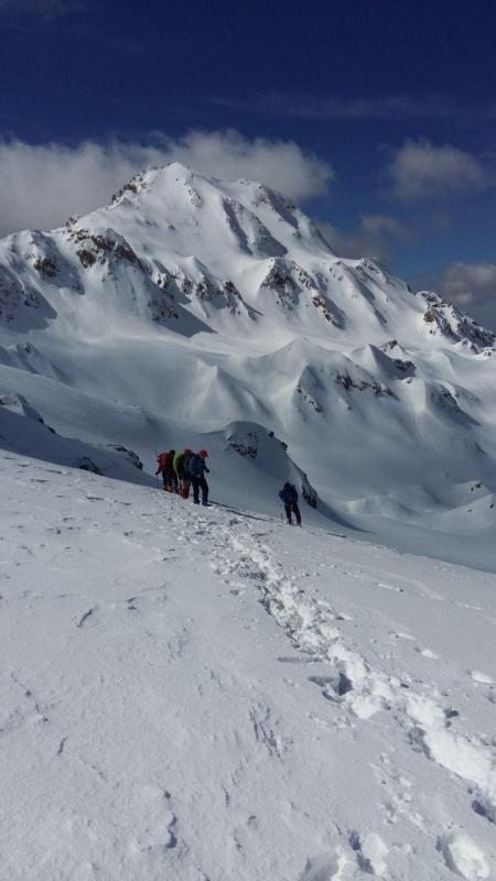  باشگاه کوهنوردی راخ به قله امروله صعود کردند 