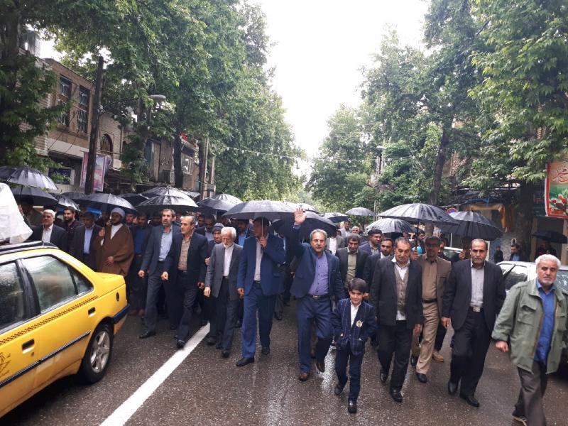 راهپیمایی ضد آمریکایی صحنه ای ها زیر بارش باران انجام گرفت