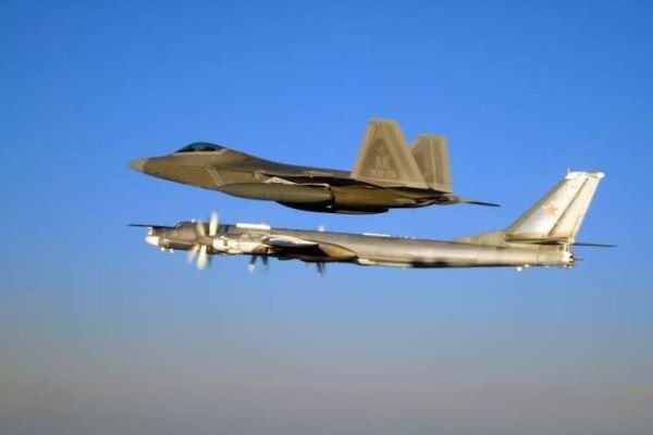 جنگنده‎های آمریکا ۲ بمب‌افکن روسی را رهگیری کردند