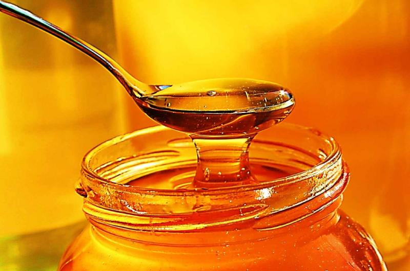  کشف 14 تن عسل احتکار شده در شهرستان صحنه