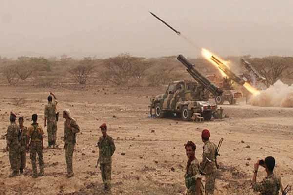 شلیک موشک بالستیک نیروهای یمنی به مواضع متجاوزان