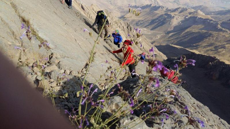 صعود 14نفر از باشگاه کوهنوردی راخ شهرستان صحنه  به  قله  کل جنون