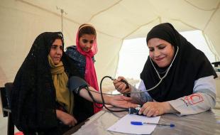اجرای طرح کاروان سلامت در مناطق زلزله زده کرمانشاه 