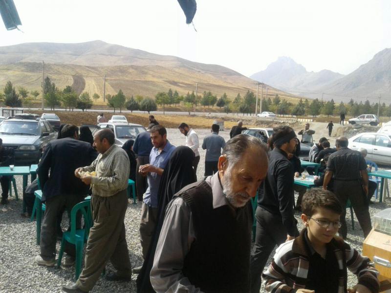 پذیرایی موکب علی بن ابیطالب شهرستان صحنه به زائران اربعین حسینی