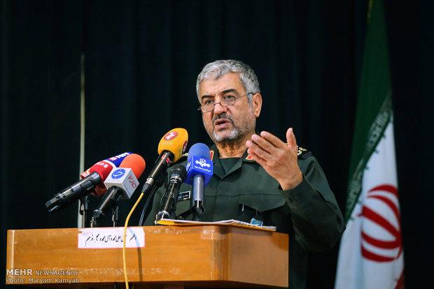 ناامیدی دشمن از فشار و تهدید علیه ایران/ آمریکا رو به افول است