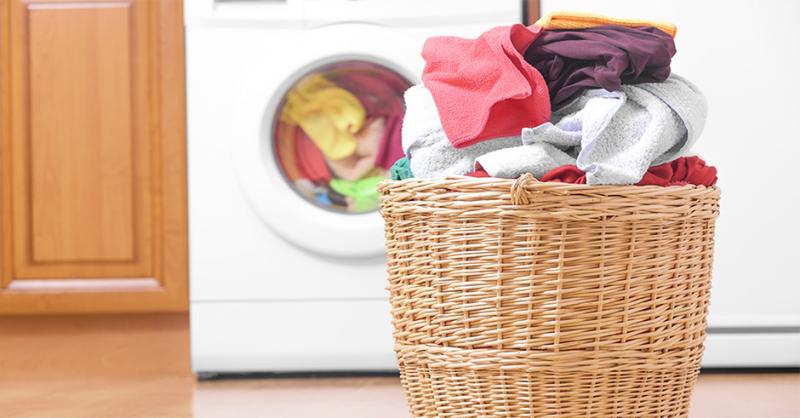 ۱۳ ترفند مفید برای لباس شستن
