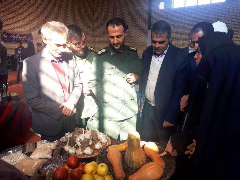 نمایشگاه صنایع دستی بانوان بخش دینور شهرستان صحنه  14 آذر ماه دایر می باشد 