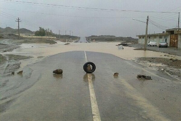 سیلاب راه ارتباطی ۹۱ روستای تفتان و میرجاوه را مسدود کرد