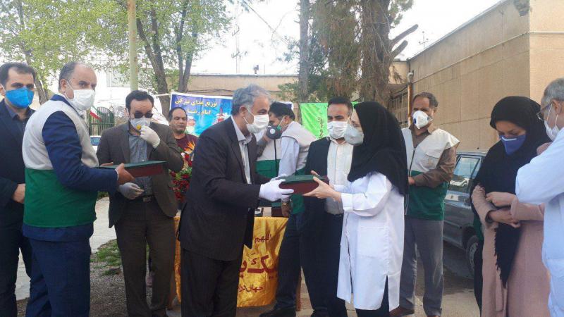 دیدار خادمان آستان قدس رضوی از کادر درمان بیمارستان شهید دکتر چمران کنگاور + تصویر