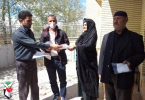 700 عدد ماسک در بین ایثارگران شهرستان صحنه توزیع شد