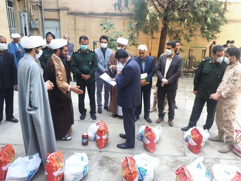 110 بسته غذایی توسط گروه بسیج جهادی طلاب شهرستان صحنه توزیع شد