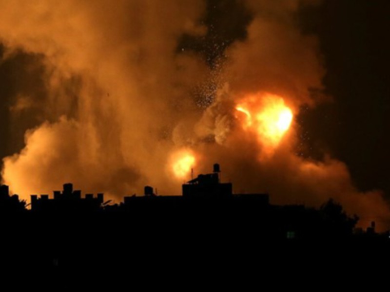 جنگنده‌های سعودی پایتخت یمن را بمباران کردند