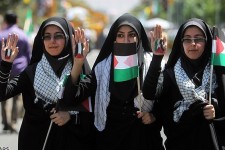  راهپیمایی علیه کودک کشی در یمن توسط مردم صحنه ای برگزار می شود