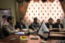 کار معلم ، تعلیم و تربیت  است