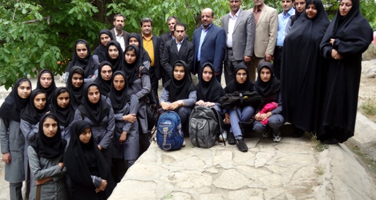 همایش کوهپیمایی دانش آموزان صحنه ای به مناسبت هفته معلم برگزار شد