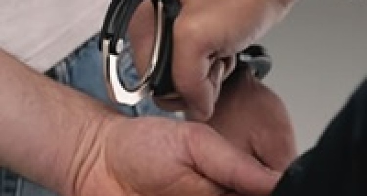 تبهکار فراری، باند آدم‌ربایی و سرقت از زنان راه‌انداخته بود 