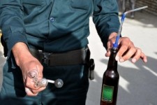 معتاد شیشه ای در صحنه سه مأمور نیروی انتظامی و پدرش را مجروح کرد