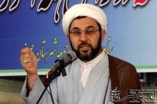 دشمن از هر روزنه ای و به هر بهانه ای به دنبال ضربه زدن به نظام است