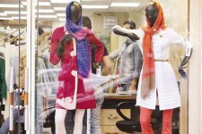 رخنه های فرهنگی عاملی برای بروز زخم چرکین بدحجابی/ از سودجویی تولیدی ها تا برنامه ریزی شبکه های ماهواره ای