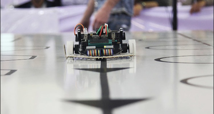 راهیابی ۲۴ تیم به فینال مسابقات منطقه ای رباتیک در کرمانشاه