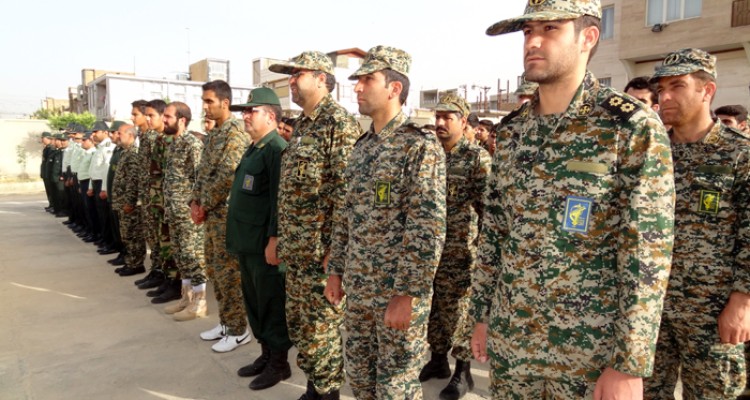 به مناسبت سوم خرداد صبحگاه مشترک نیروهای نظامی و انتظامی در صحنه برگزار شد