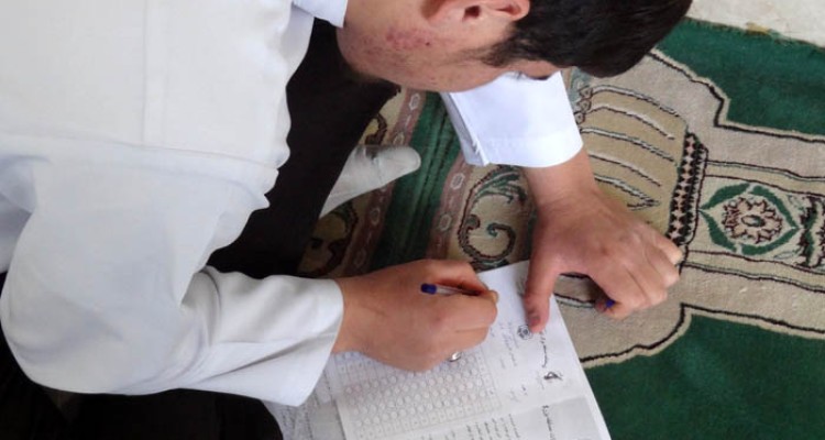 مسابقه بزرگ کتابخوانی با موضوع خانواده و ماهواره در صحنه برگزار شد + تصویر