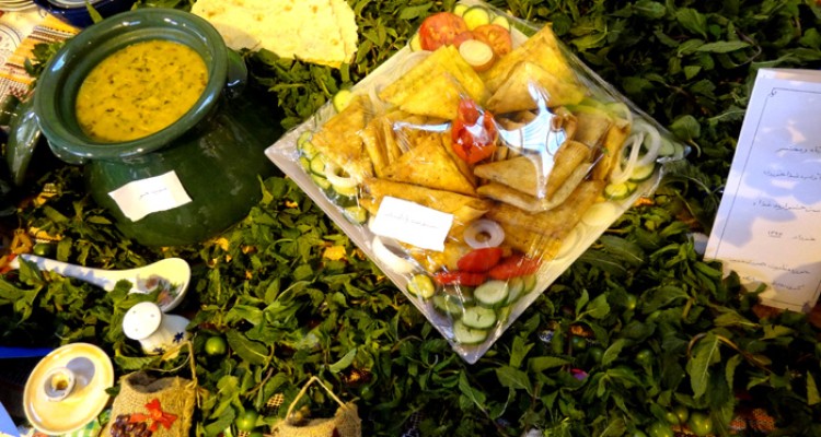 اولین جشنواره غذای سنتی در دینور برگزار شد