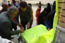 نماز گزاران صحنه ای پای گزاره برگ ملت ایران را امضاء کردند + تصویر