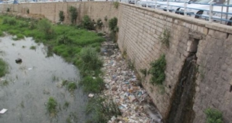 فاجعه الوند در دل سرپلذهاب/ رودخانه ای که به جای آب، زباله می بَرَد