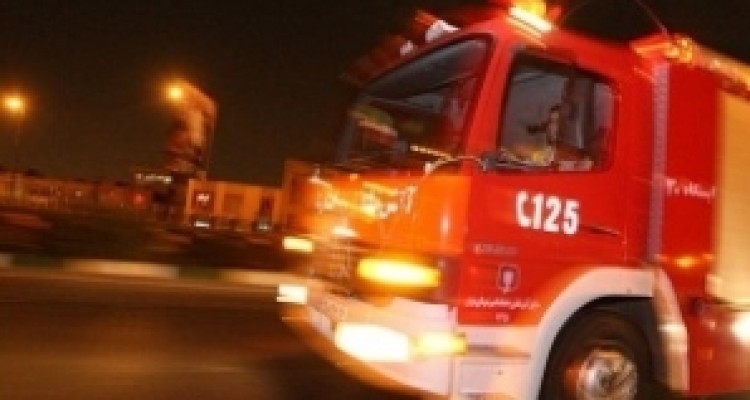 صاعقه یک انبار مواد غذایی در کرمانشاه را دچار حریق کرد