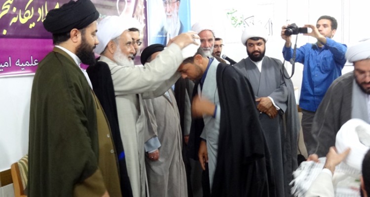  جشن عمامه گذاری طلاب حوزه علمیه شهرستان صحنه برگزار شد + تصویر
