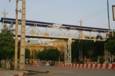 تنها پل عابر پیاده جوانرود "عابر" ندارد/ خیابان هایی که برای مردم خطرساز شده اند