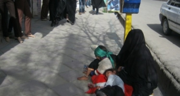 چرخه برخورد با متکدیان در شهر کرمانشاه ناقص است/رویارویی زنان متکدی با معضلات اجتماعی