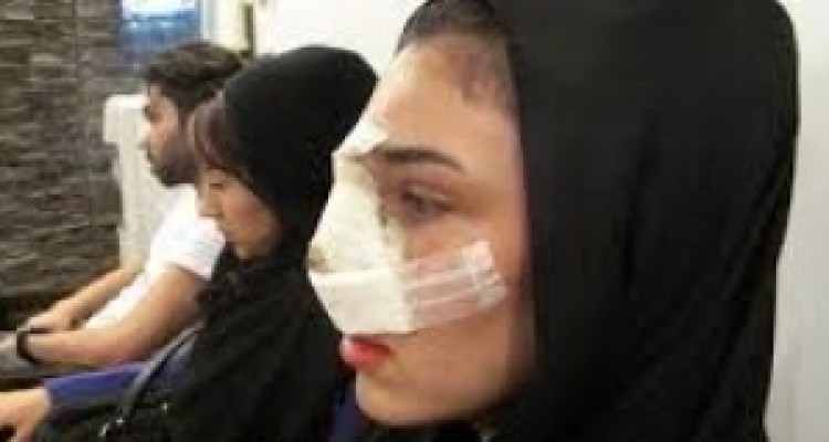 تیغ هایی که بی دلیل بر روی صورت کشیده می شوند/ چرا عمل های زیبایی در جامعه ایرانی افزایش یافت؟