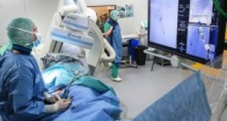 وقتی مردم با جان خود تاوان بی تدبیری و بی امکاناتی ها را می دهند/ از نبود پزشک متخصص قلب در گیلانغرب تا فوت یکی از اساتید گیلانغربی