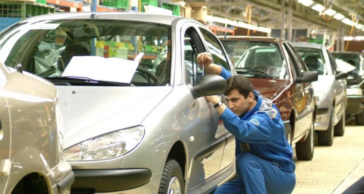 امیدواریم خودروسازی کرمانشاه تا اواسط سال 95 به تولید برسد