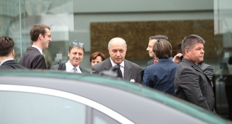 وزیر فرانسوی متهم پرونده «خونهای آلوده» در راه تهران