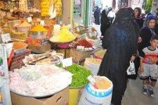 معضل همیشگی سد معبر در خیابان های پاوه/ حقوقی که در خیابان ها تضییع می شود 