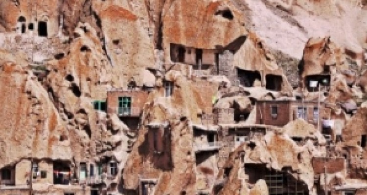 کشف بقایای روستای 5500 ساله در محوطه گورستان پارتی طاق بستان کرمانشاه 