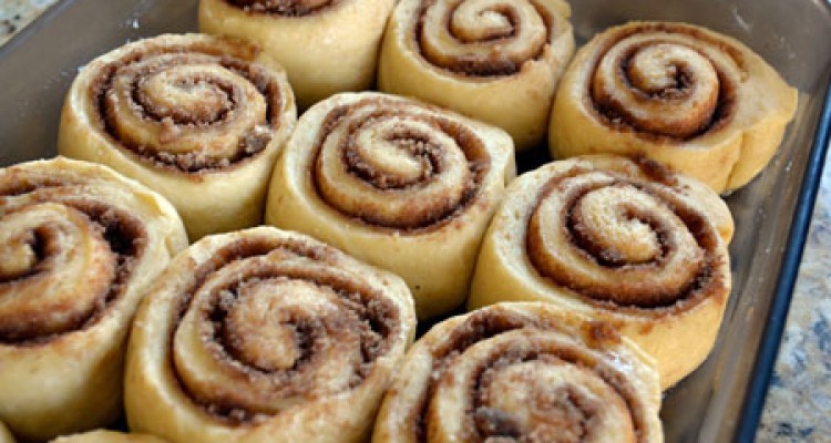  طرز تهیه شیرینی رول دارچینی 