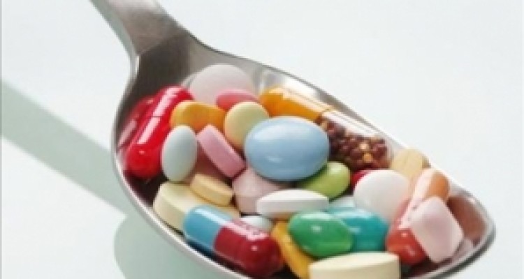 عواقب خطرناک مصرف دارو مثل نقل و نبات/ شفابخشی که می کشد 