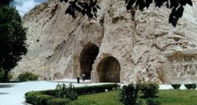 	چشم انتظاری بیستون و طاق بستان برای ورود میهمان/ پای گردشگری استان لنگ است 